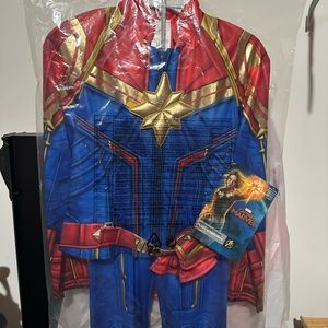 New with tags Disney Store Capitan Marvel Size 7/8 Costume